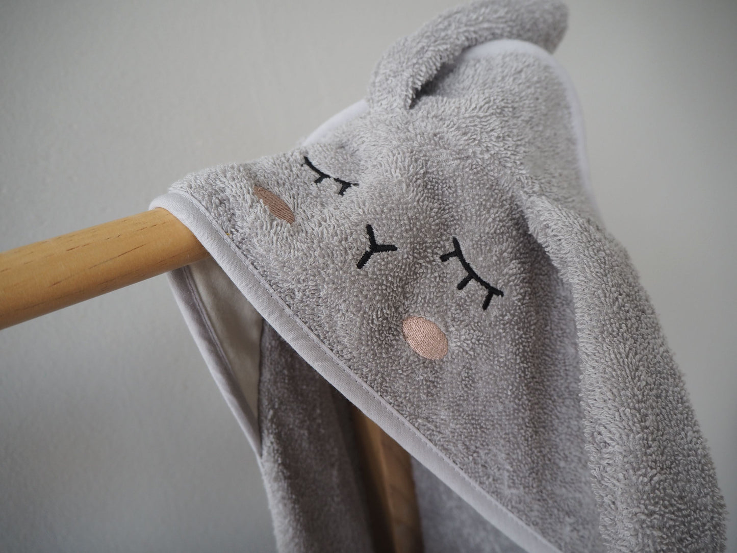 Kapuzen-Handtuch Hase Silbergrau