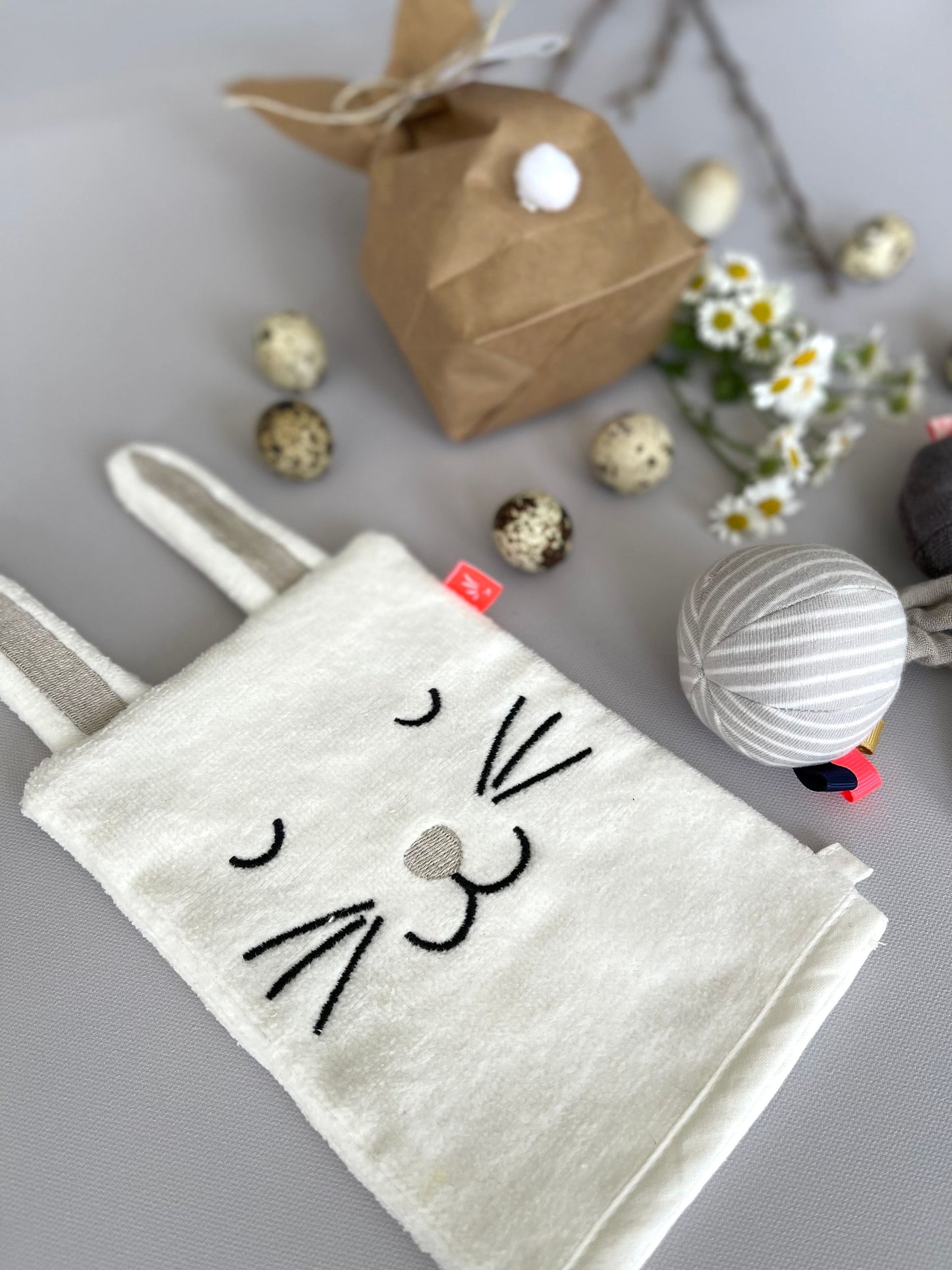 Osterhäschen-Set Waschlappen & Minimobil mit Rassel